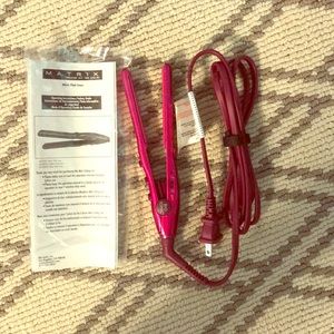 Mini travel straightener